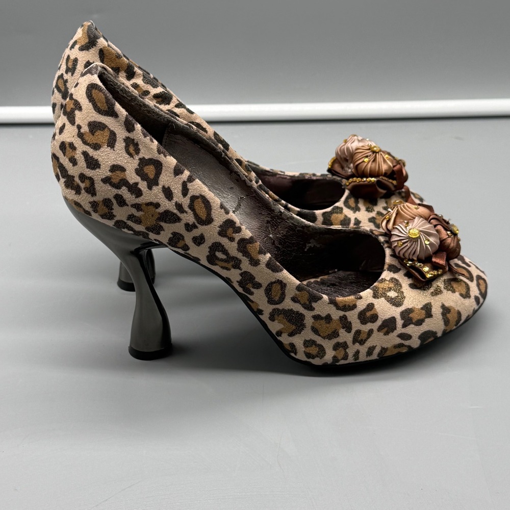 Kwani Beverly Hills Shoegasm Leopard Print Flared Heel Embellished Pumps Size 41